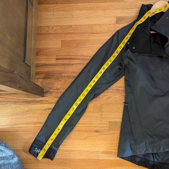 Arc'teryx A2B Commuter Jacket - Gray, Women's Medium - Picture 10 of 14